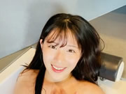 Корейская пышногрудая красавица купается